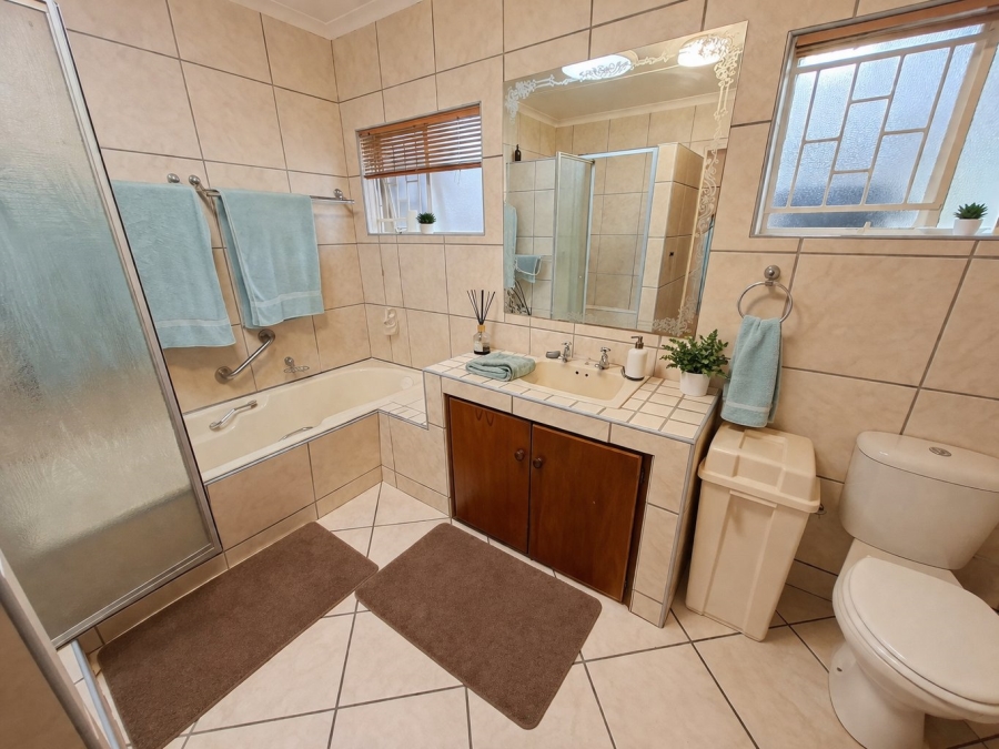 To Let 8 Bedroom Property for Rent in Dan Pienaar Free State